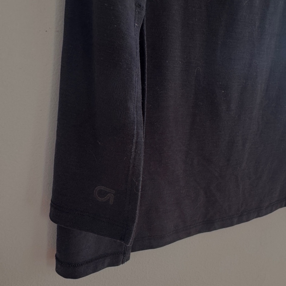 GAPFit Breathe Classic Black Sleeveless Athletic Top - Picture 3 of 4